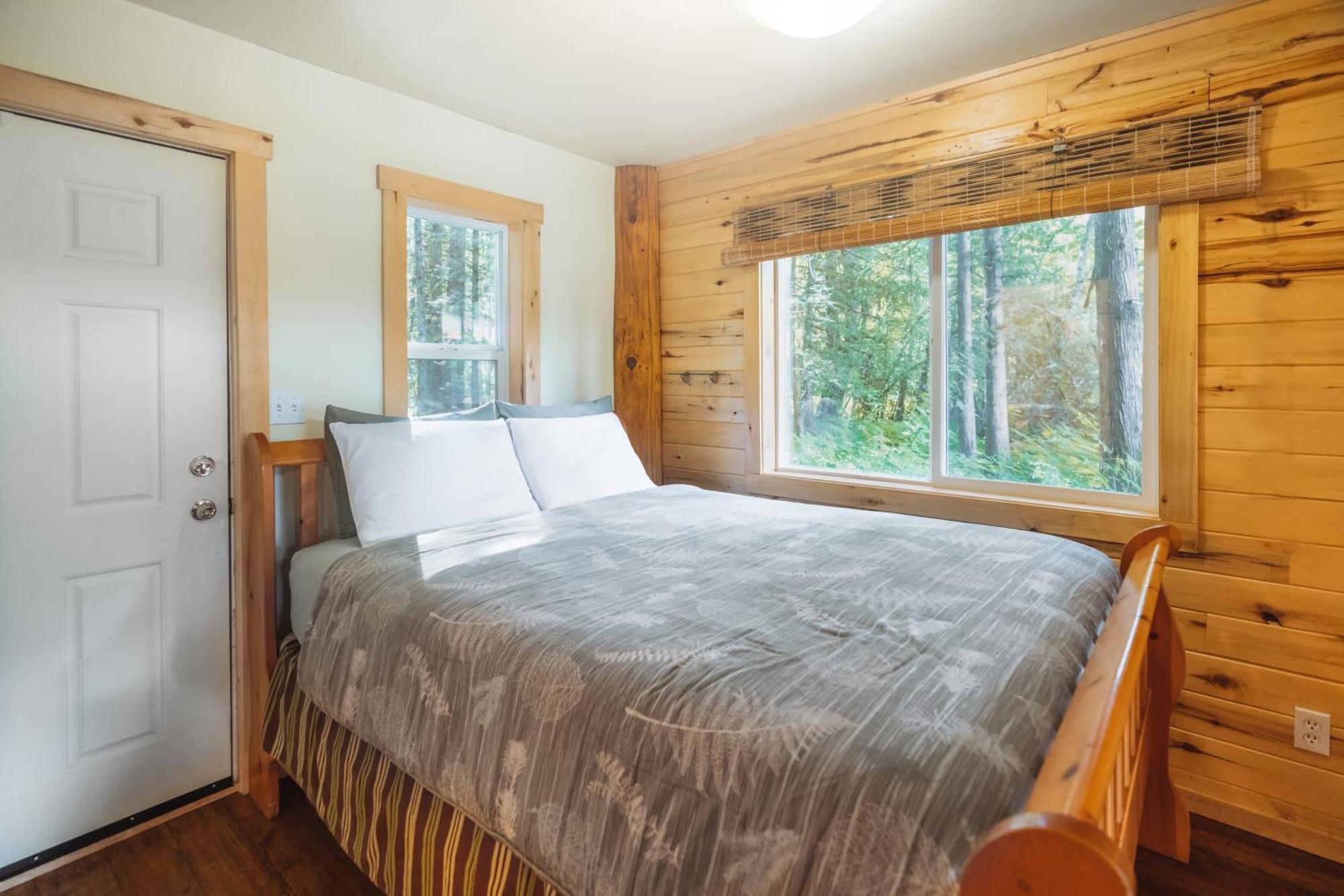 Bella Coola Grizzly Tours And Resort Hagensborg Esterno foto