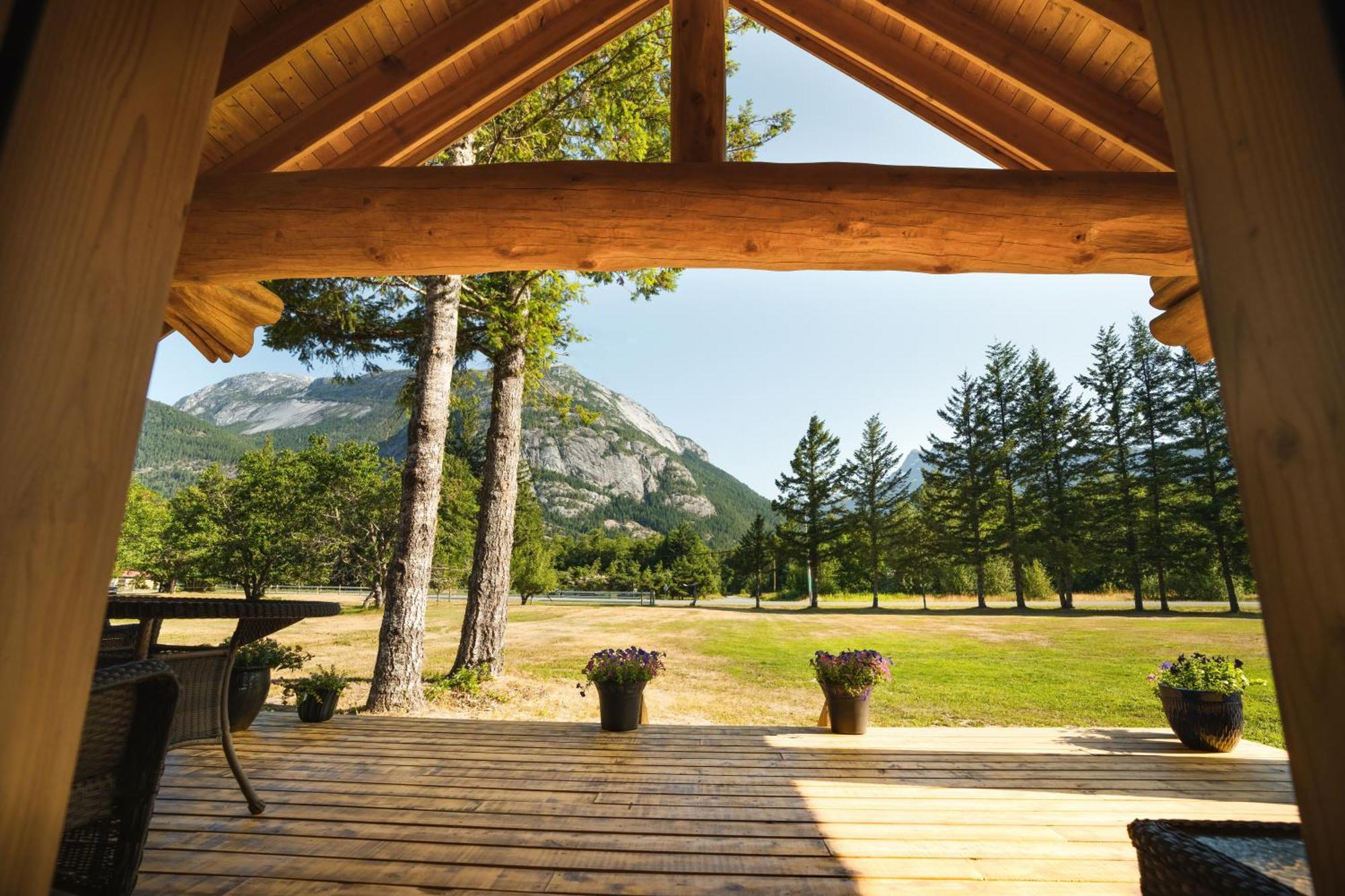 Bella Coola Grizzly Tours And Resort Hagensborg Esterno foto