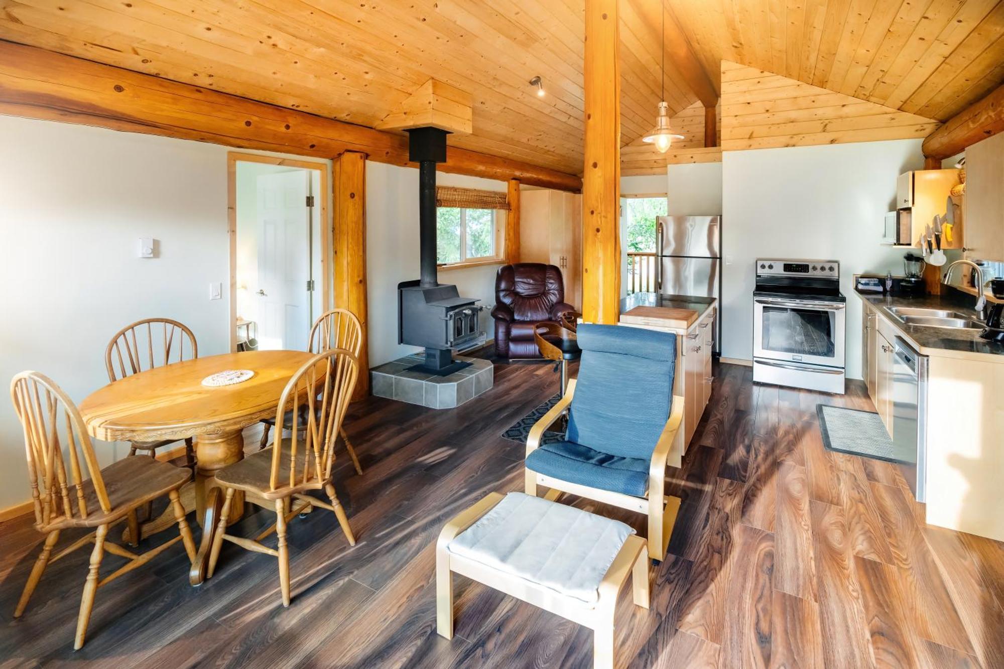 Bella Coola Grizzly Tours And Resort Hagensborg Esterno foto
