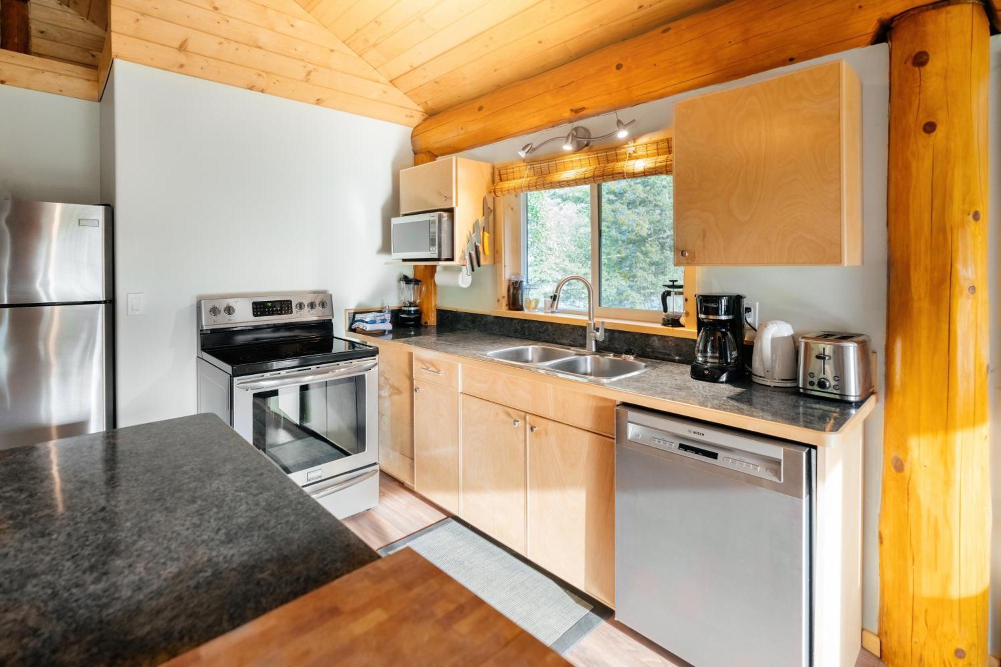 Bella Coola Grizzly Tours And Resort Hagensborg Esterno foto