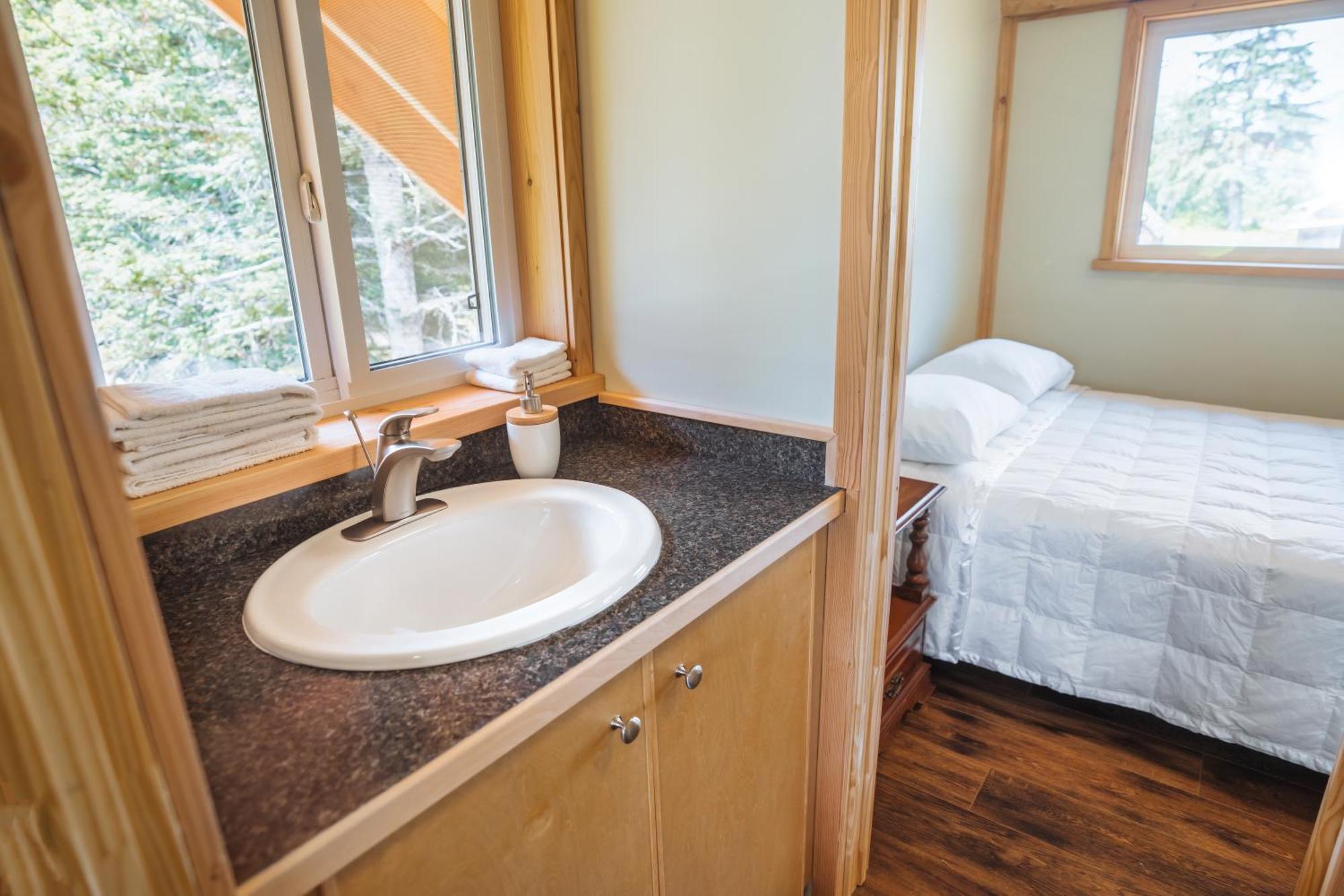 Bella Coola Grizzly Tours And Resort Hagensborg Esterno foto